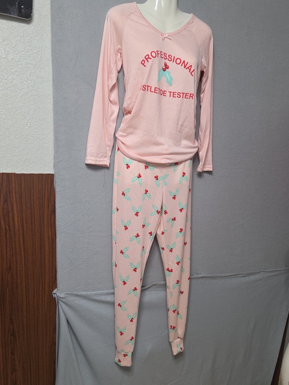 Women's Fashion Nova Mistletoe Tester Pajama Set, Pink and Red P2p 17.